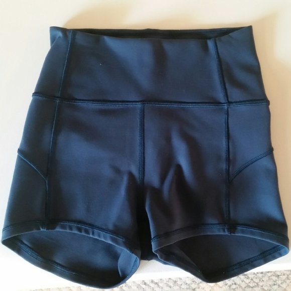 lululemon athletica Pants - lululemon athletica in movement shorts 2.5"